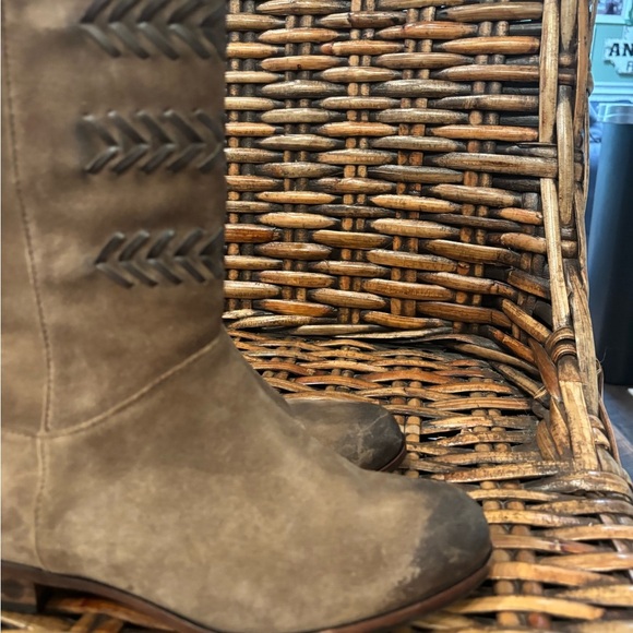 UGG Cailyn Womens 6 Boots
Brown Distressed Suede Winter
Western Low Heel Roper - Picture 12 of 12